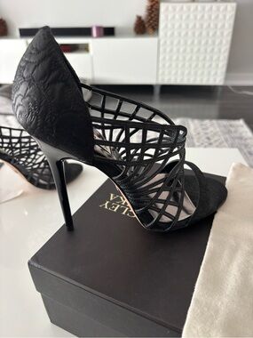 Badgley Mischka Black Strappy Cage Stiletto Heels